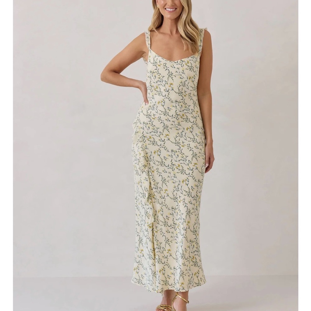 Chic Cream Floral Maxi Dress
